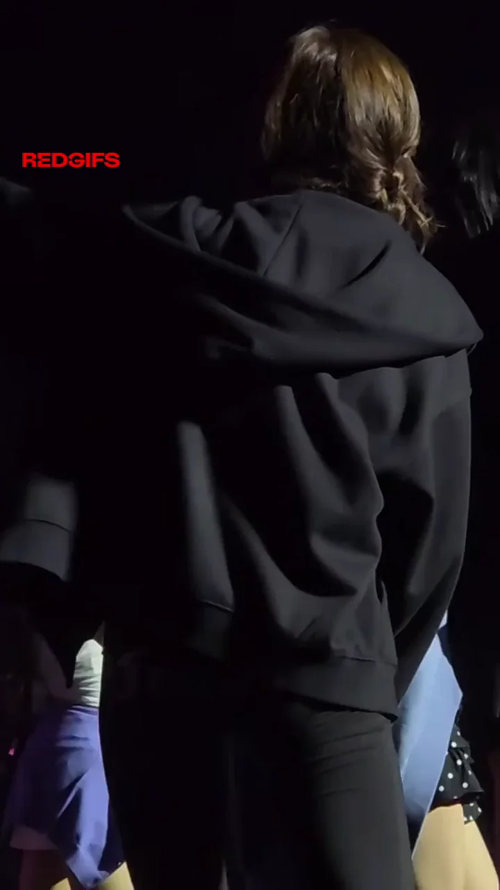 LE SSERAFIM - Yunjin ft. Chaewon