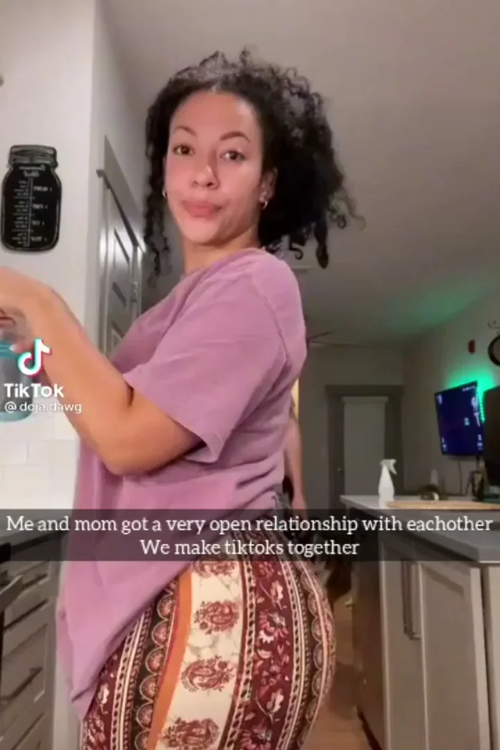 clappin her cheeks