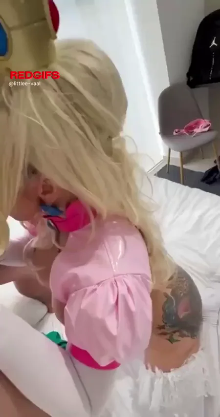 Hot Princess Peach Teases Her Juicy Tattooed Ass 🍑💦