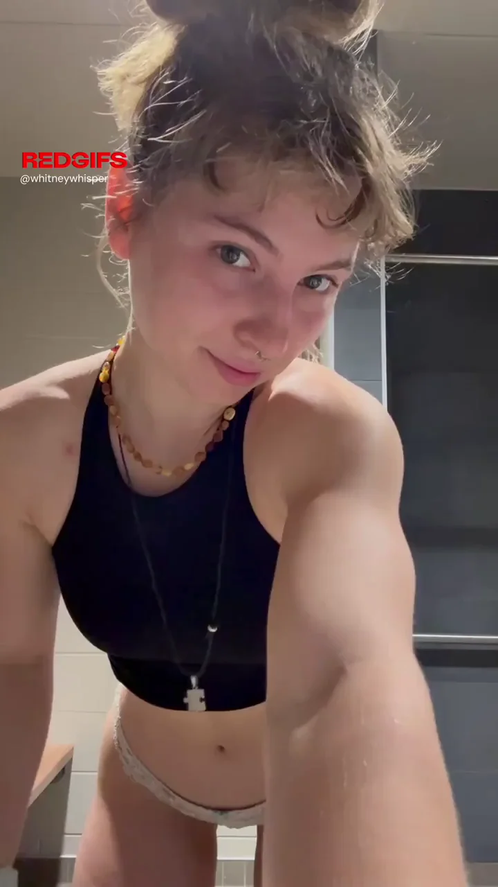 Love to shake my thicc ass in the gym lockerrooms