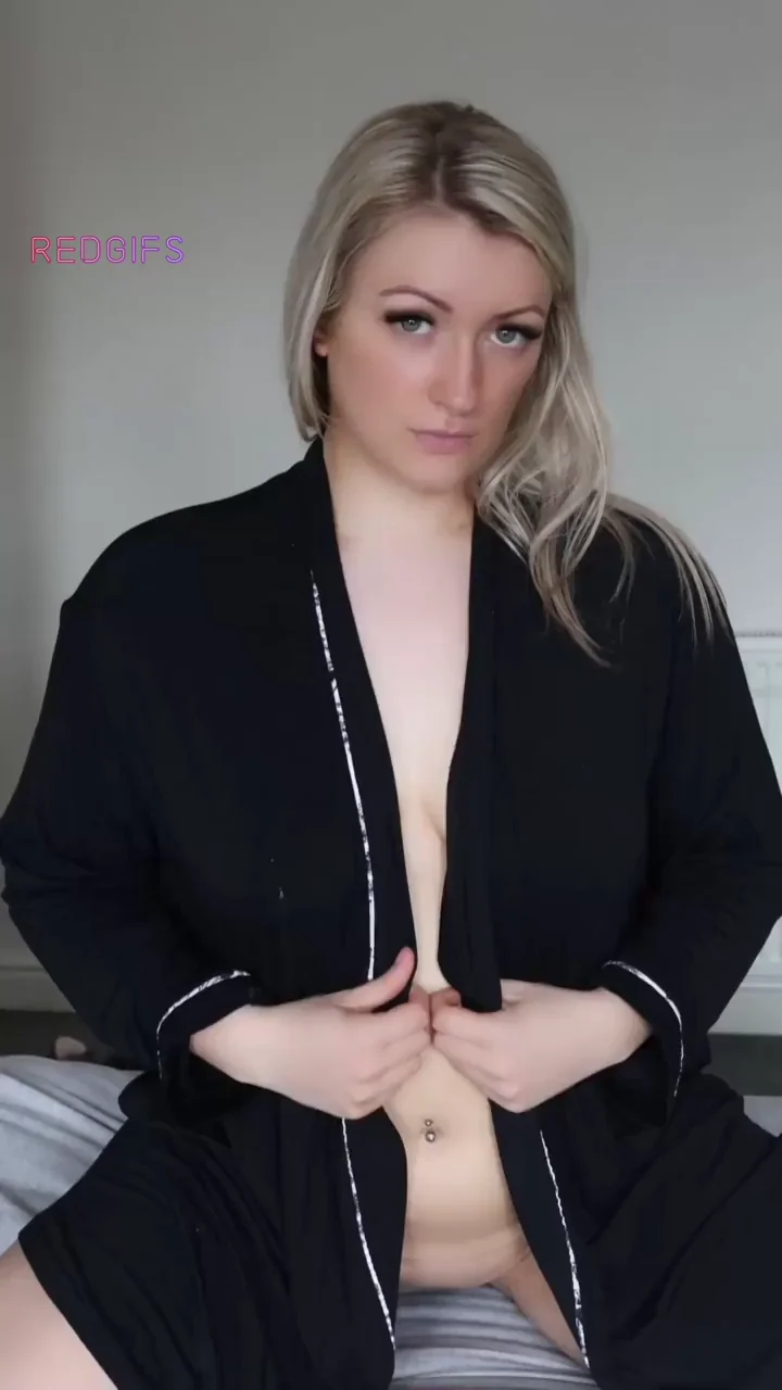 Blonde Babe Teases with Her Juicy Tits & Pussy 😈💦