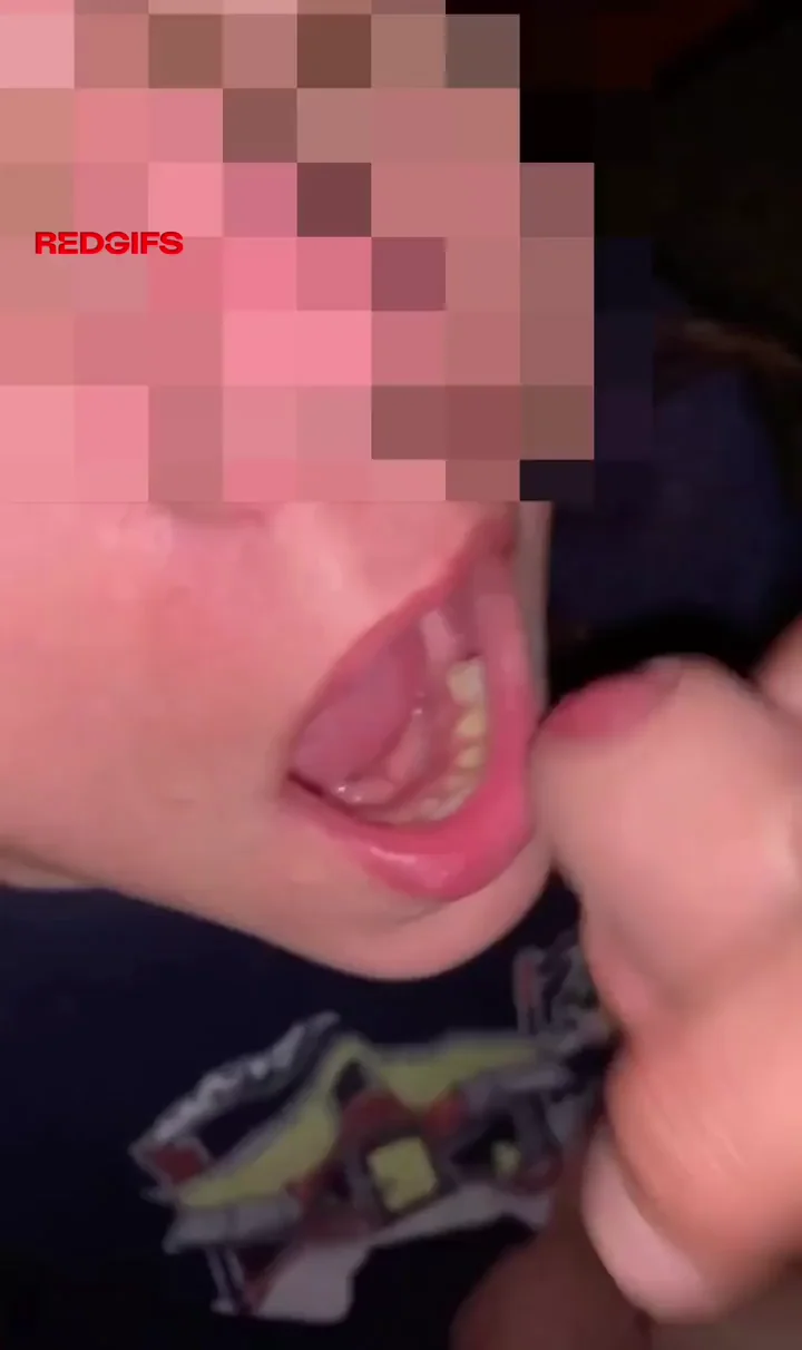 I love swallowing his massive thick loads! Full mouth and swallow 👄💦🤤