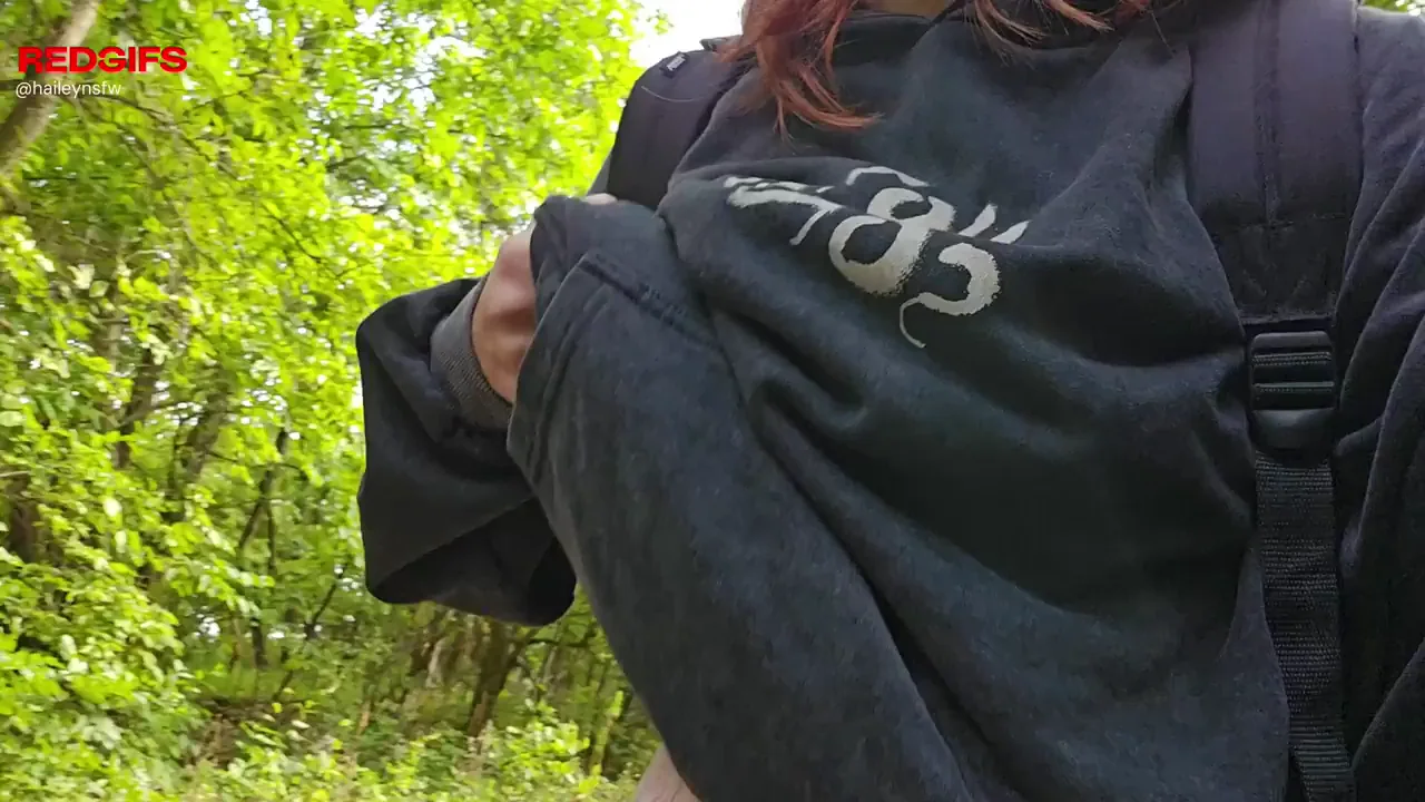 Petite Slut Flashes Tiny Tits in Park 😈🌳🍒