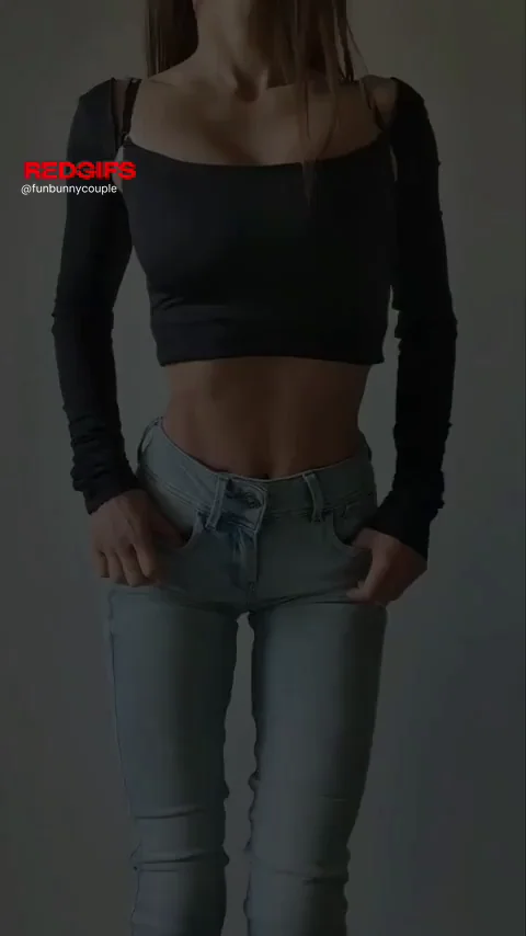 Jeans & Juicy Tits Tease 🔥🍑