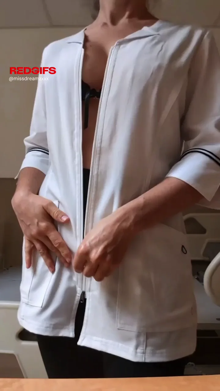 Showing my titties during my nursing shift