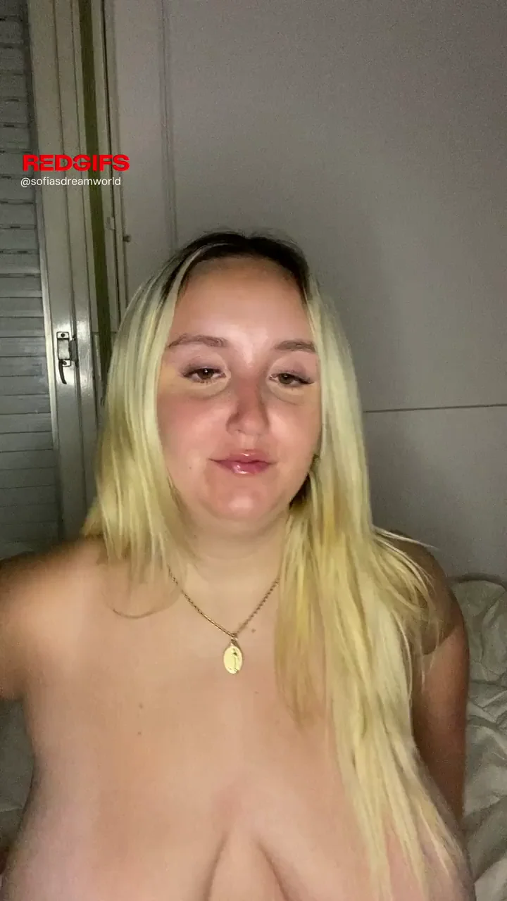 Stacked Blonde Bombshell Waiting to Get Wrecked