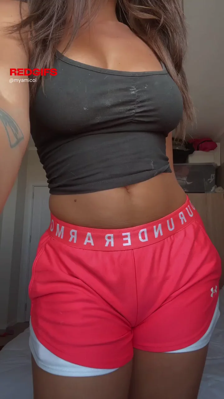 Freshly Baked Pizza Tits Drop 😍🍕