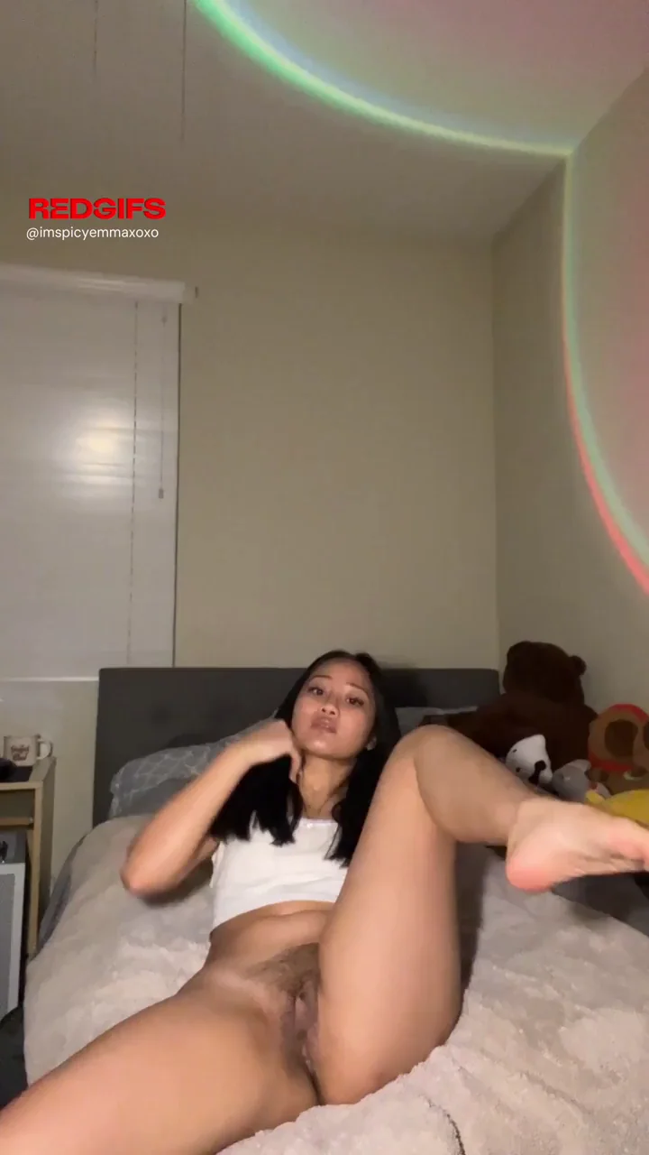 Bored Petite Teen Spreads Her Tight Pussy Alone 😩💦🔥