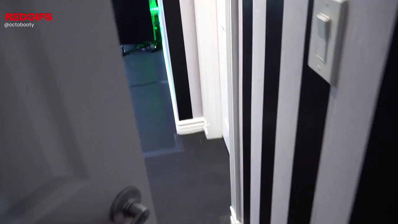Chain me up in your basement and use me like the cum piggy I am
