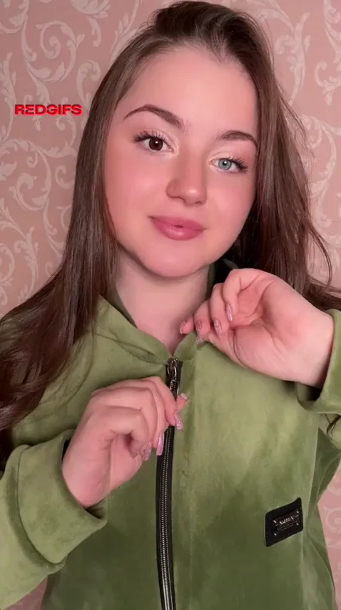 🔥 Stripping My Hoodie Off for Instant Bed Fuck Fun 💦