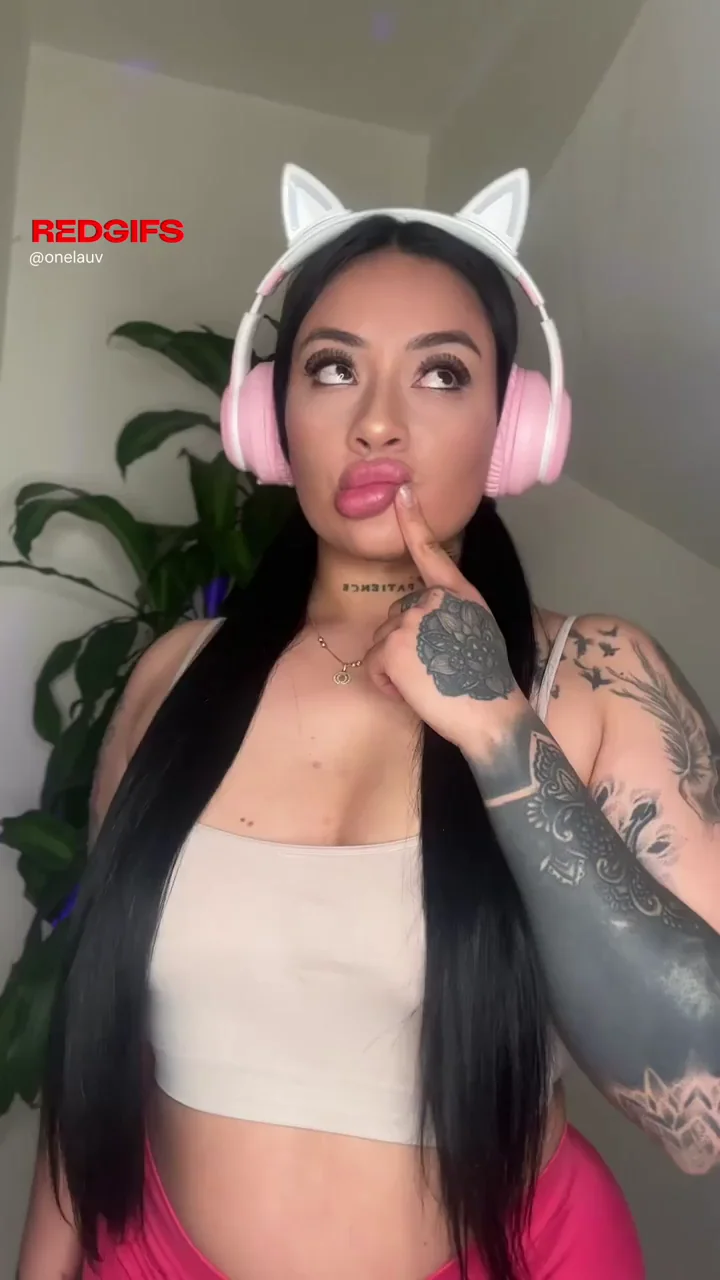 Thick Latina Cat Babe's Epic Ass Bounce Tease