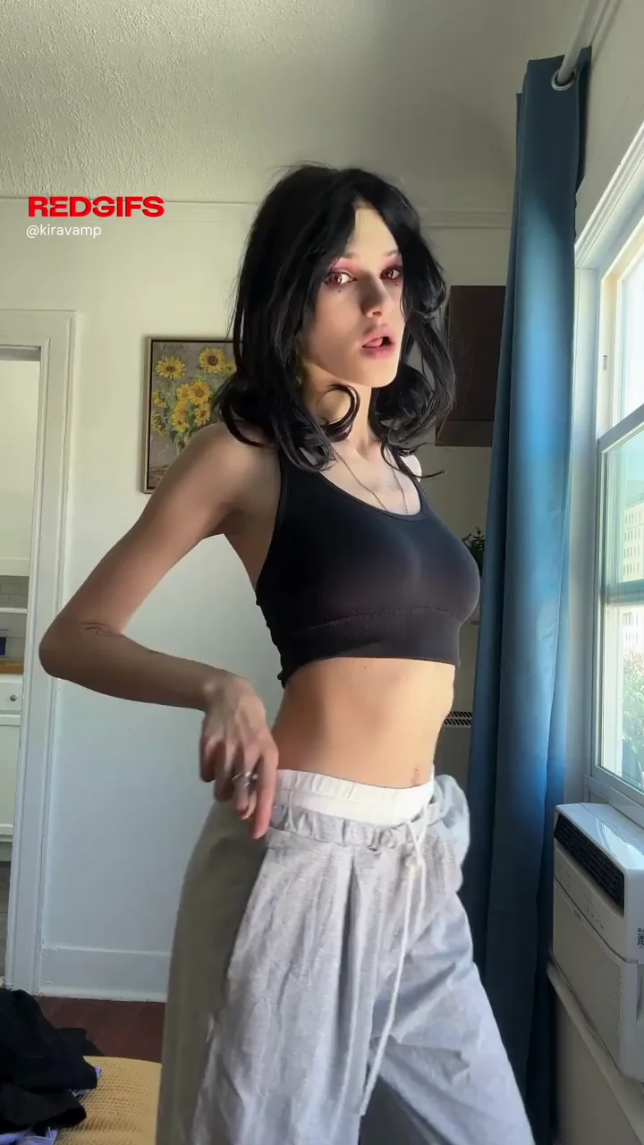 Cute goth with a gorgeous body