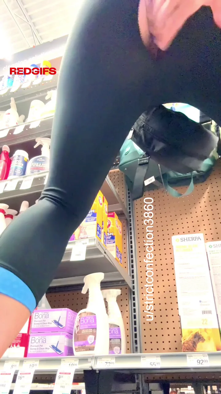 PAWG Slut's Crotchless Pants Public Pussy Flash in Store 🛒🍑💦