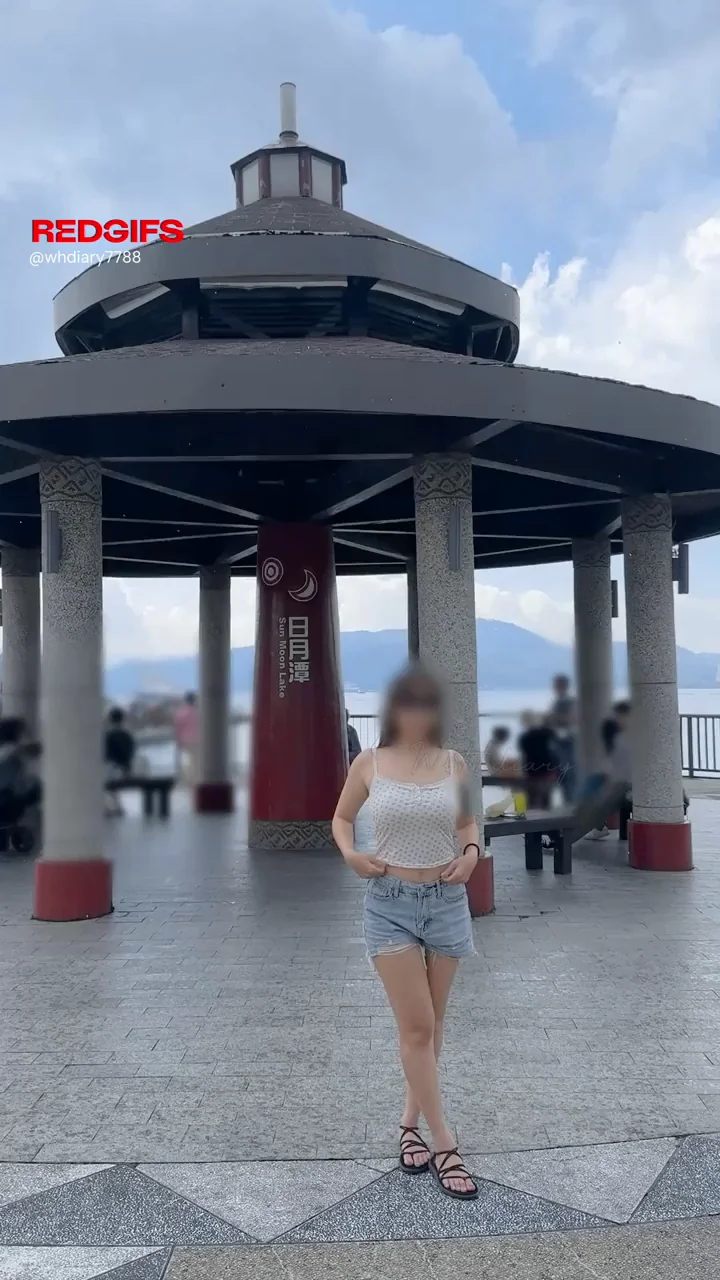 Sneakily Flashing My Tits in the Scenic Park