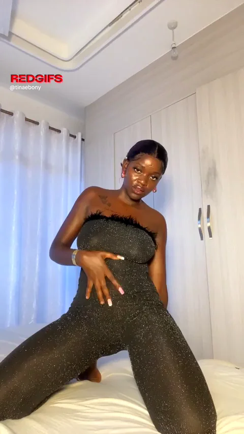 Ebony Babe's Juicy Titty Drop Tease Before Date 🔥🍫