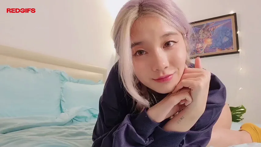 Asian Teen's Juicy Bubble Butt Tease in Homemade Playtime