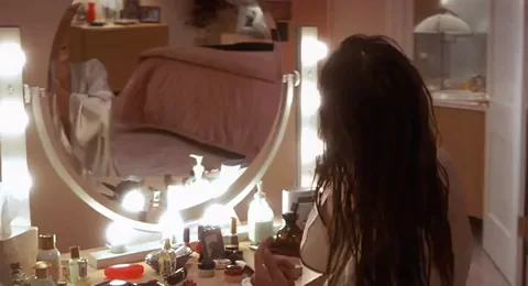 Rhona Mitra perfect round plots in Hollow Man