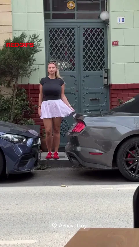 Jaywalking Busty Bombshell 💥🍑 Big Tits Tease