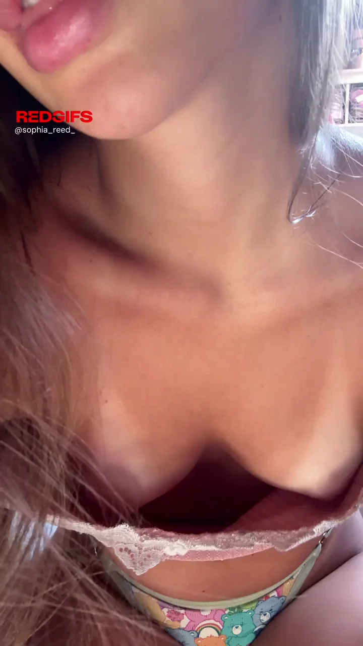 Oops, u accidentally saw my small boobs