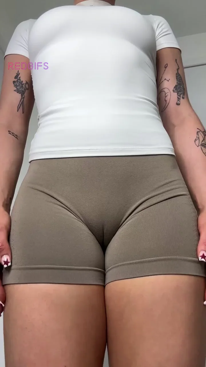Front or Back? 🍑 Thick Yoga Pant Tease 🔥