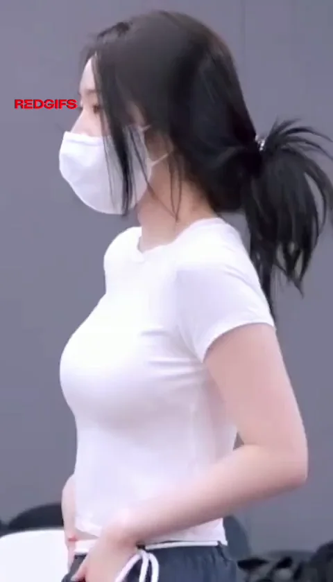 Irene from Red Velvet Teasing Tits & Ass in Tight Fits 😍🍑