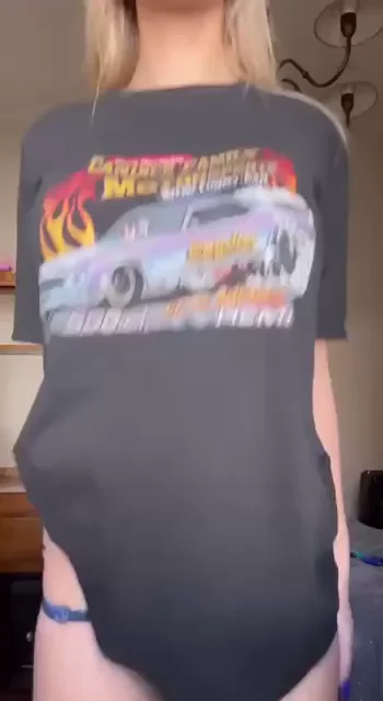 Reveal of college boobs