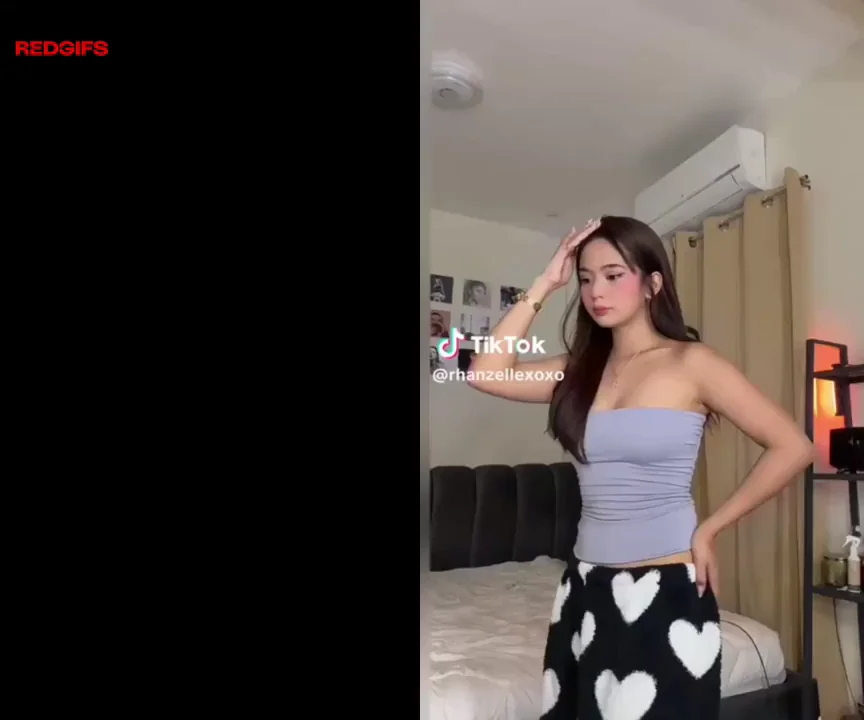 Asian TikTok Slut's Expert Handjob Tease 💦🍆