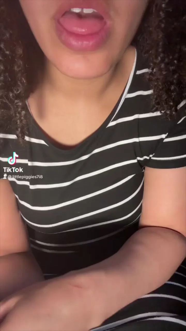 Latina TikTok Slut Splits Her Wet Pussy Lips on Cam