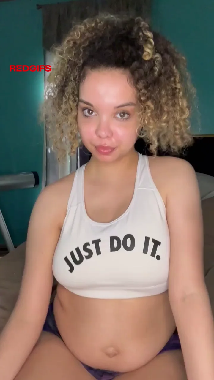 Sports bra titty drop 🔥