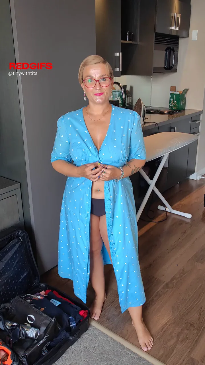 Bra-less UK MILF 43 Teases Huge Tits in Slutty Blue Dress 😈🍒