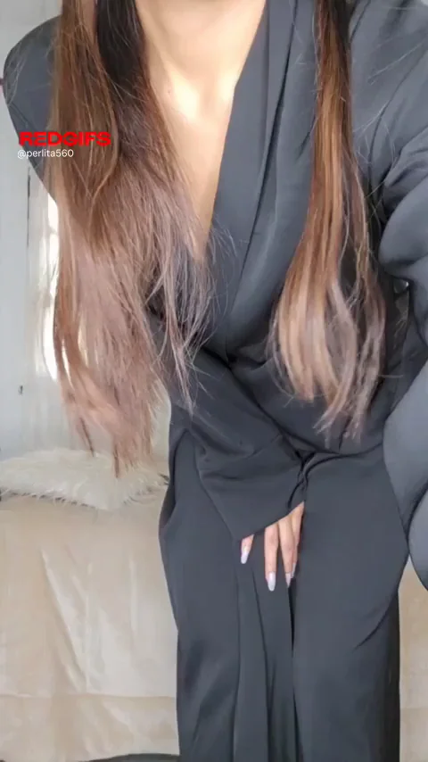 F41 Hottie Teases with Tits & Ass, You'll Be Addicted! 🔥🍑