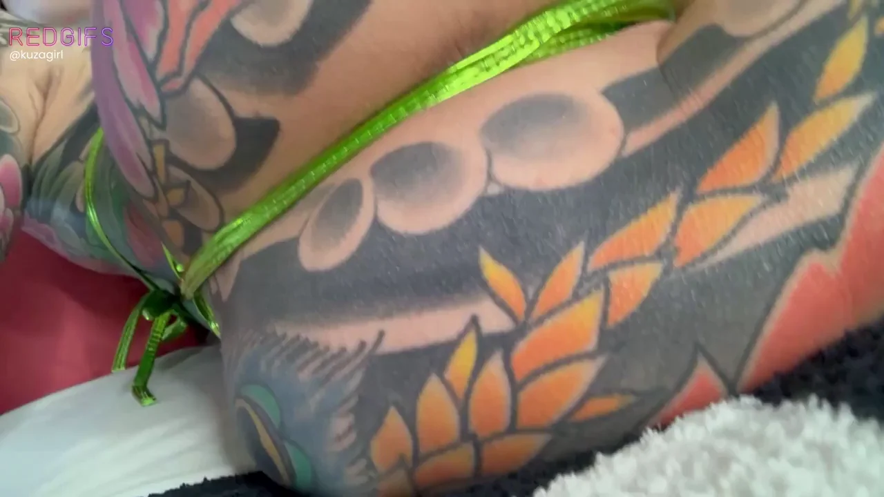 Tattooed Big Ass Tease 🍑💦 Watch for the Naughty Surprise! 😈