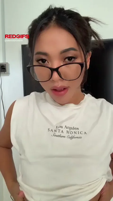 🔥 Fuckable Thai Teen Slut Serves Up Tits & Tongue 😘