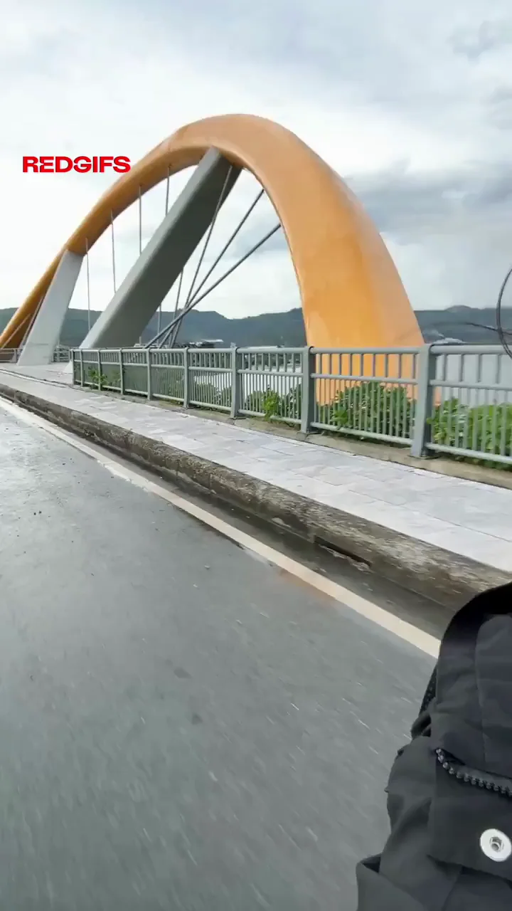 Hoping Driver Catches My Asian Pussy Flash Under the Bridge 😈🌉💦