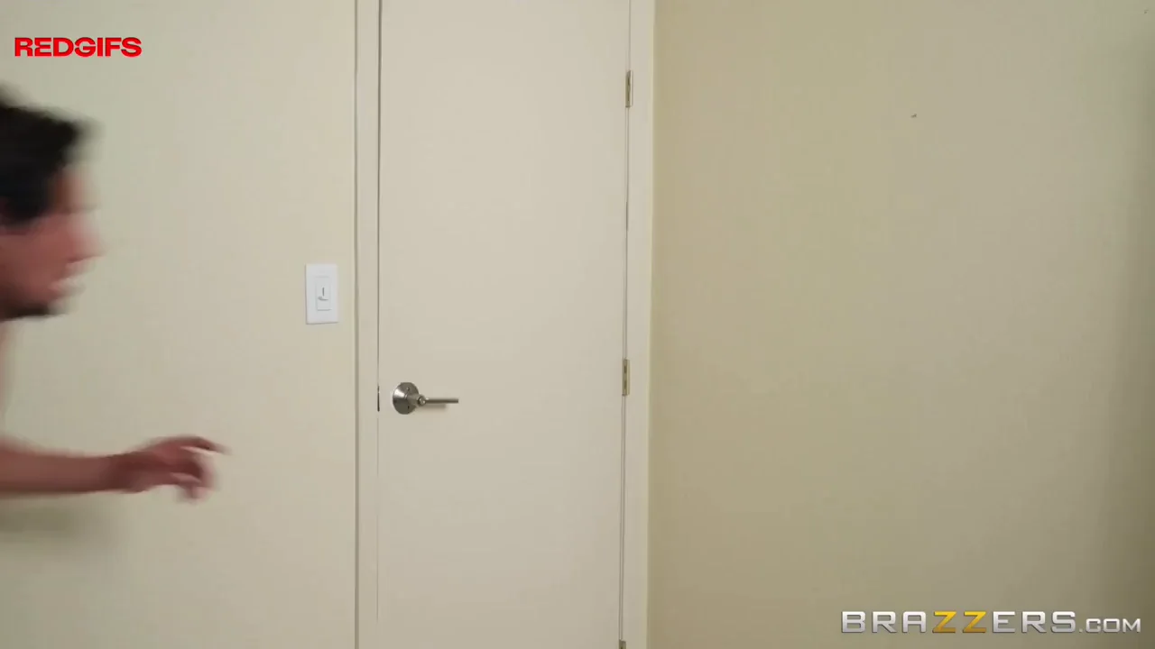 🔥 Muscular MILF Ava Addams Sneaks Fuck with Stepdaughter's BF! 🥵💦