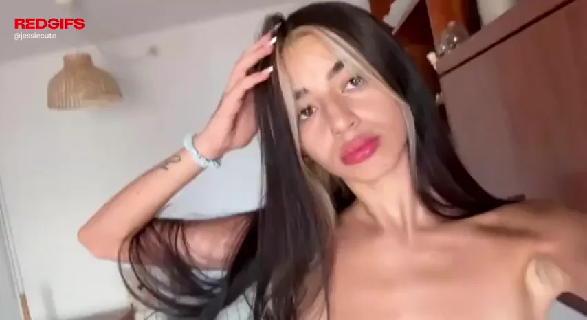 i’m flashing my 18yo boobs