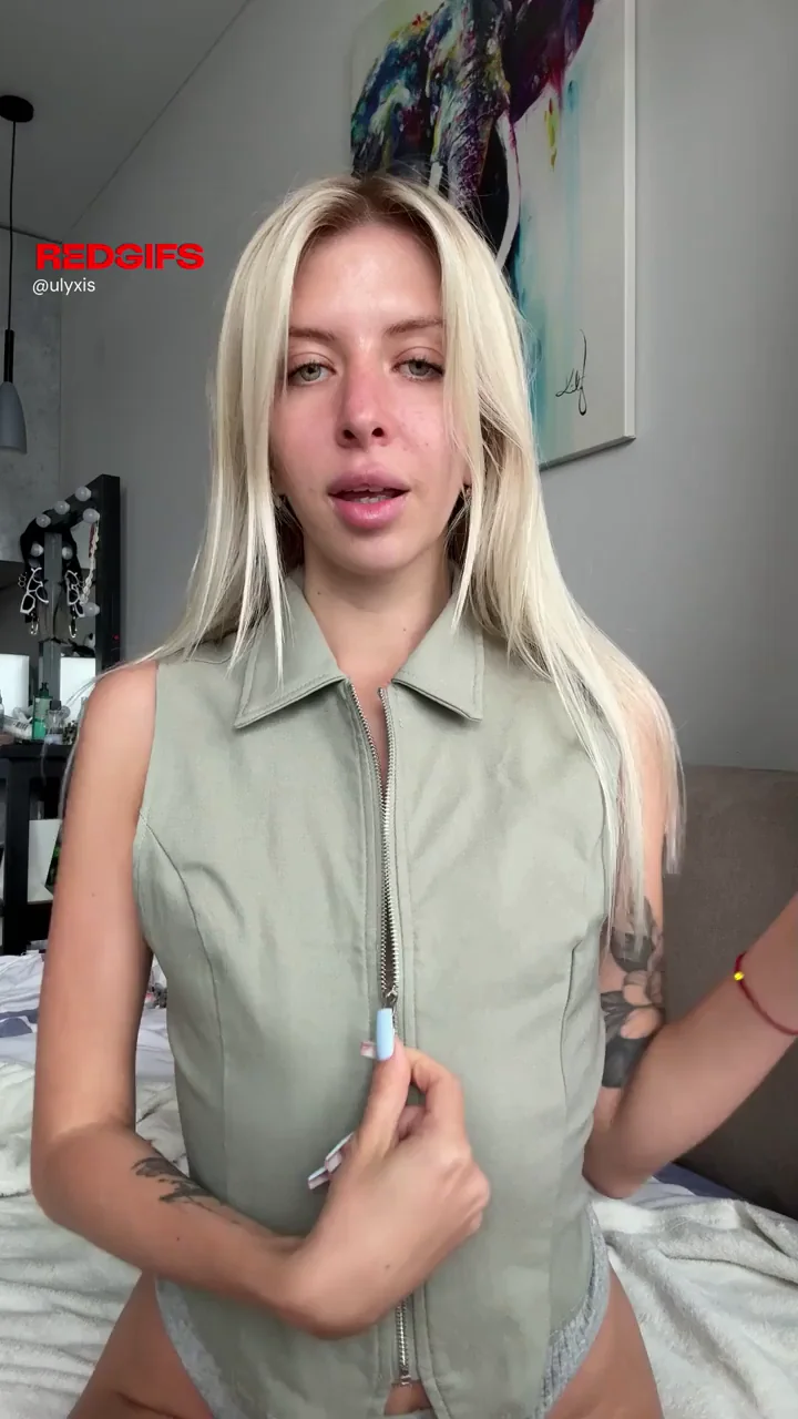 Blonde Teen's Tiny Tits Ready for Sucking 😘👅💦