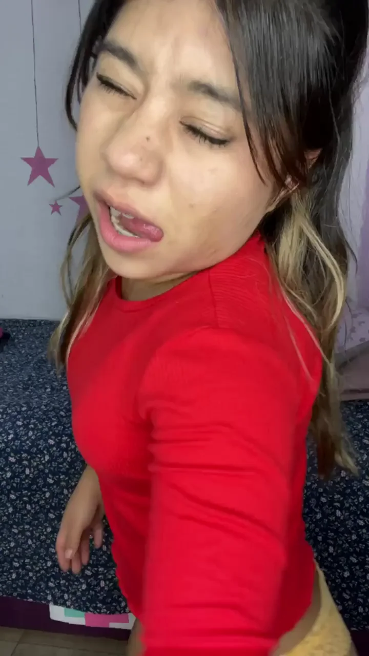 Bracefaced Petite Slut Twerks Her Big Juicy Ass