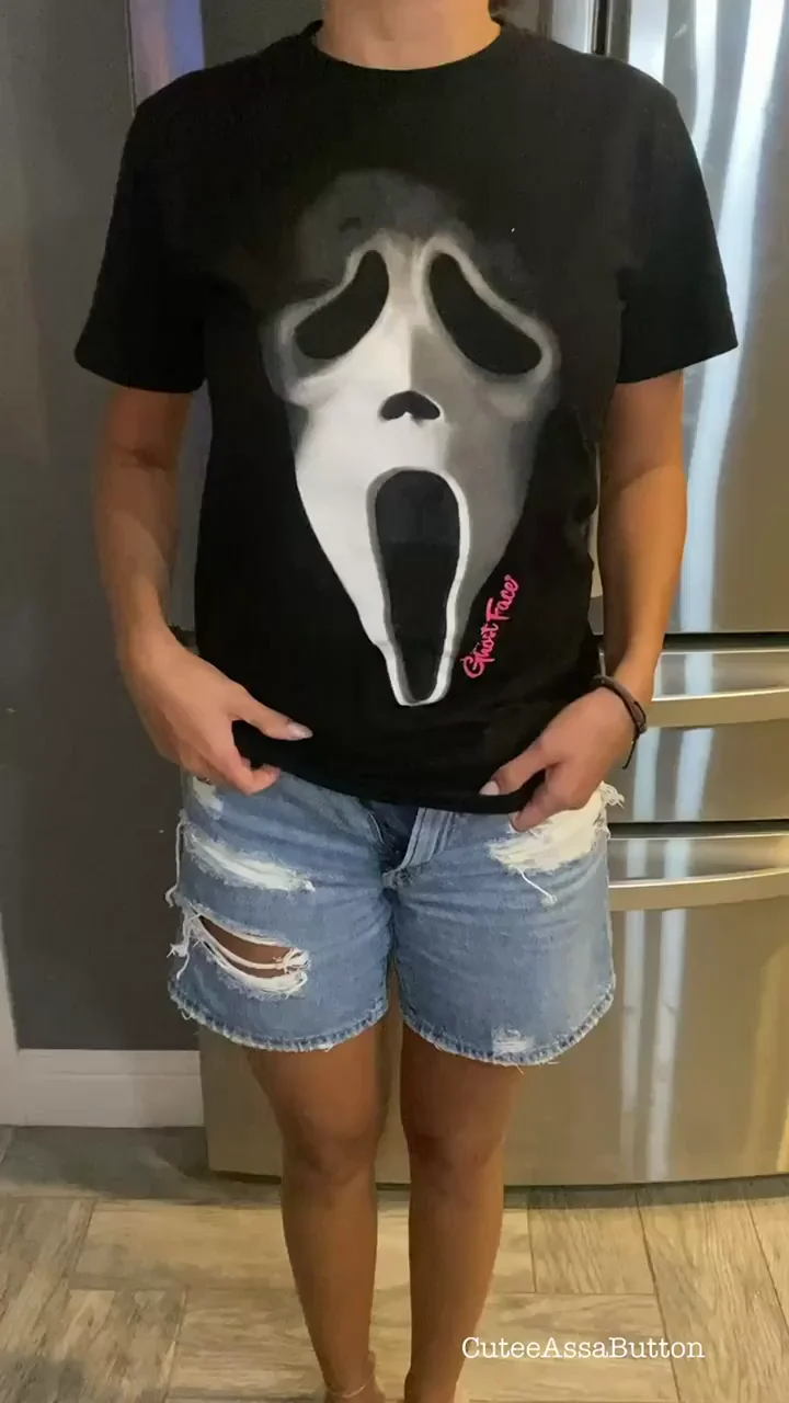 Hot Amateur Slut's Auto Cameltoe Tease in Kitchen