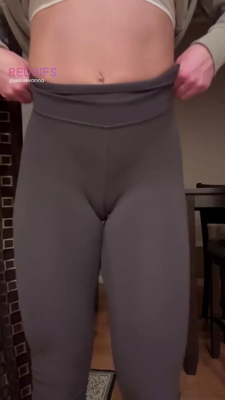 Cameltoe Tease: Lips Begging for a Rub in Tight Leggings