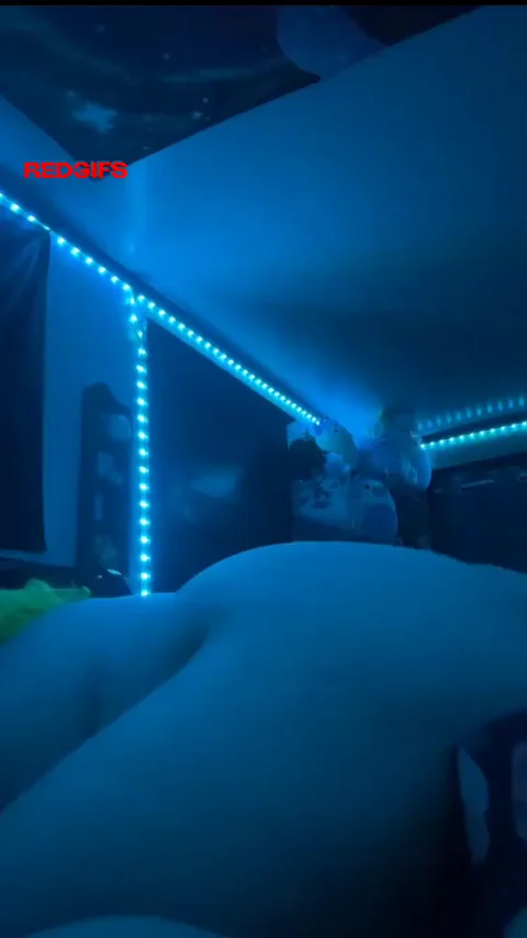 Can I plz cum on that cock?