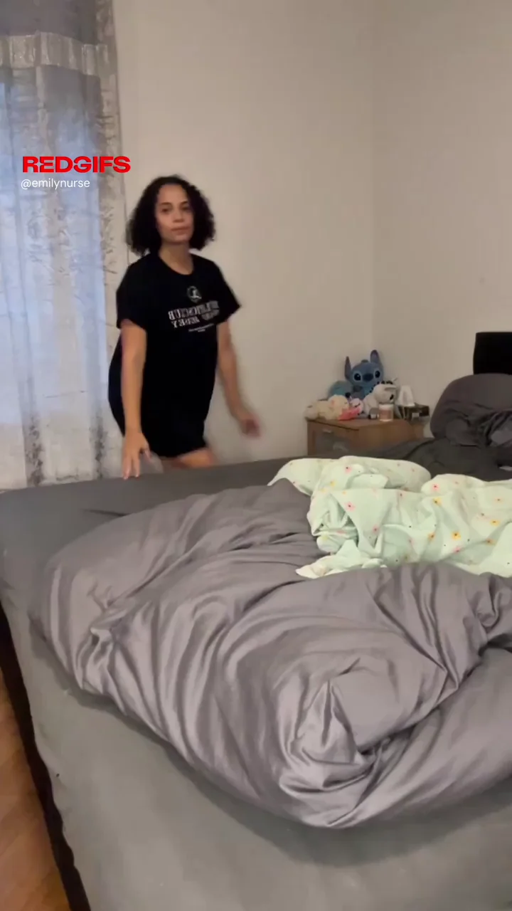Naked Ebony Babe Rocks Viral TikTok Dance with Massive Tits Bouncing 😈🍑