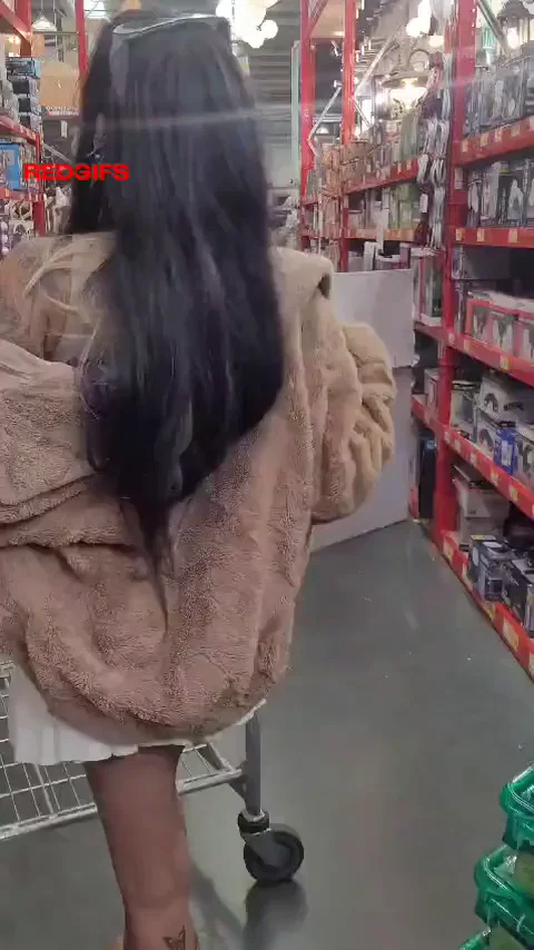 no panties at bunnings 🙈