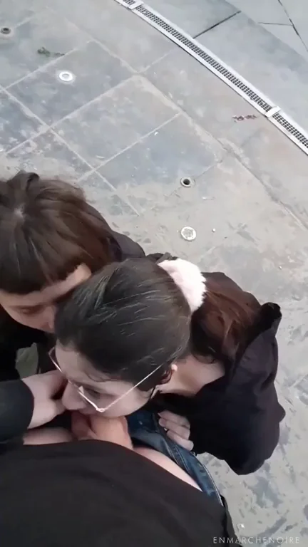 [FMF] Double Blowjob on The Road