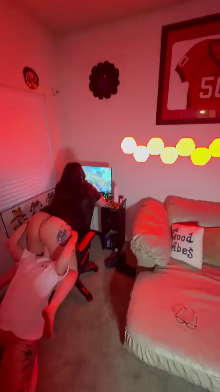 🍑 Teen Ass Seat for Gamer Bro - Freeuse Gaming Fuck 💺🎮