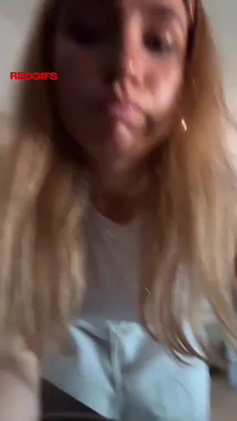 Busty Babe's White Shirt Tit Tease 🍈👚🔥
