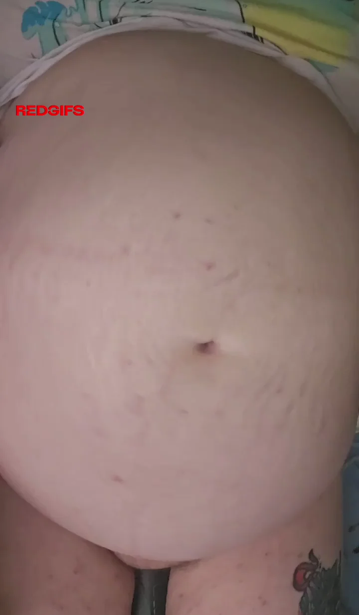 Kiss or Rub My Juicy BBW Belly First? 🖤🍑