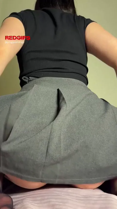 Skirt Tease: Juicy Big Ass Reveal & Spread