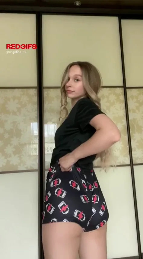 Wanna Kiss My Lips Then Suck My Huge Dick? 😘🍆💦