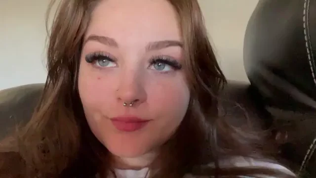 🔥 Freshly Shaved Pussy Reveal - What Do You Think? 😈💦